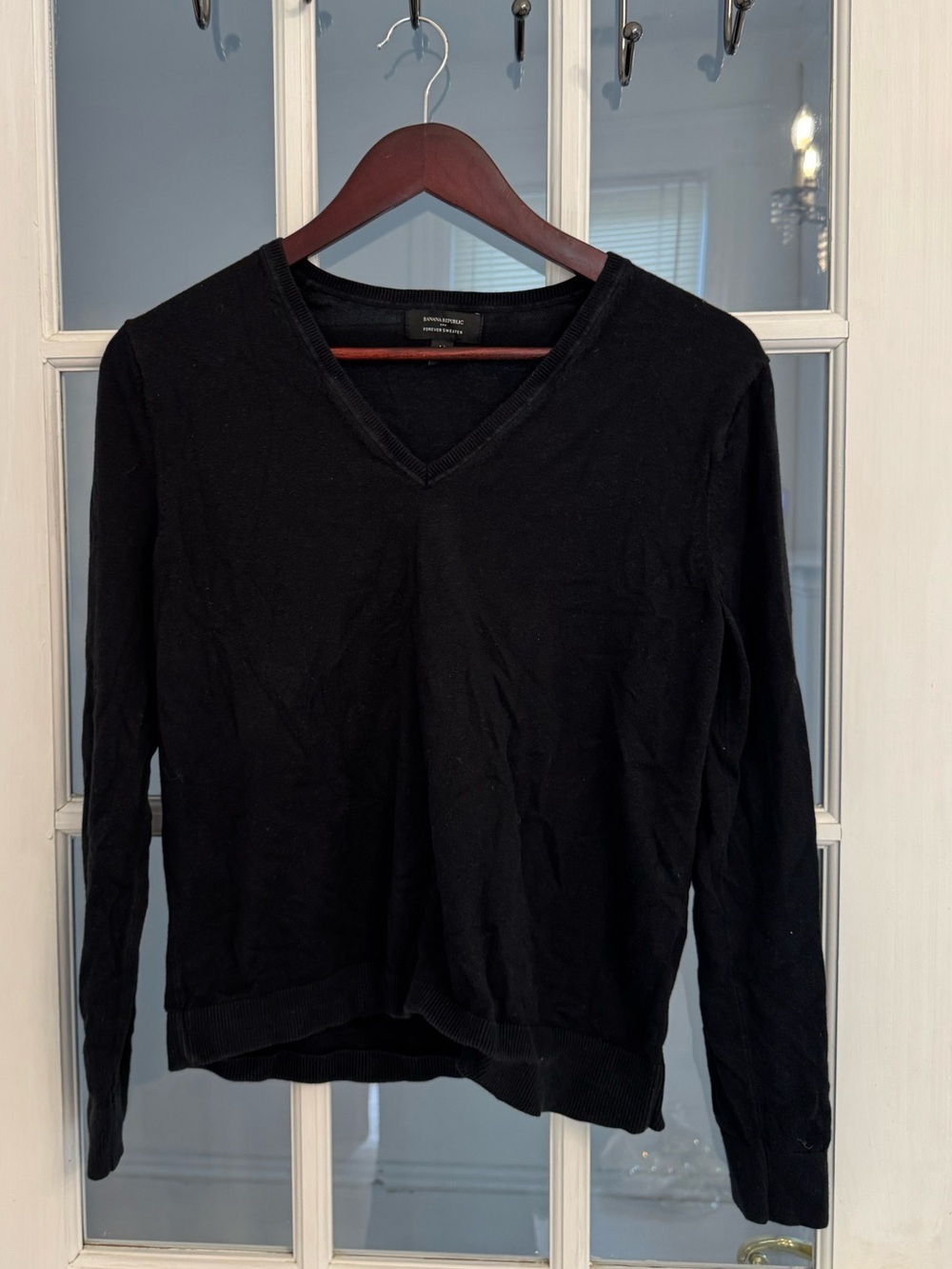 BANANA REPUBLIC Women’s Black V-Neck Forever Sweater Size M